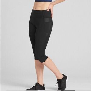 GapFit Sculpt Revolution kicker high rise athletic leggings crop